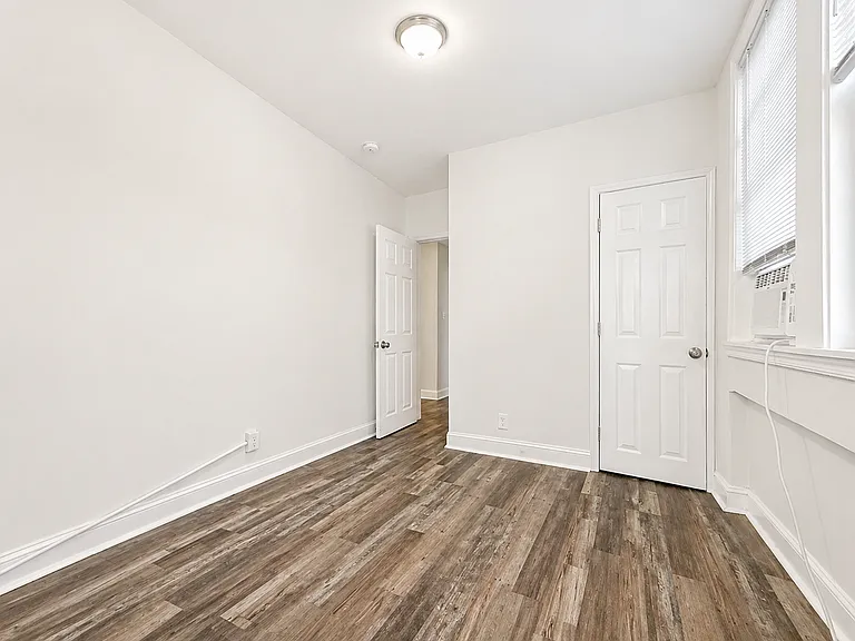 2525 W Cold Spring Ln — Photo 17