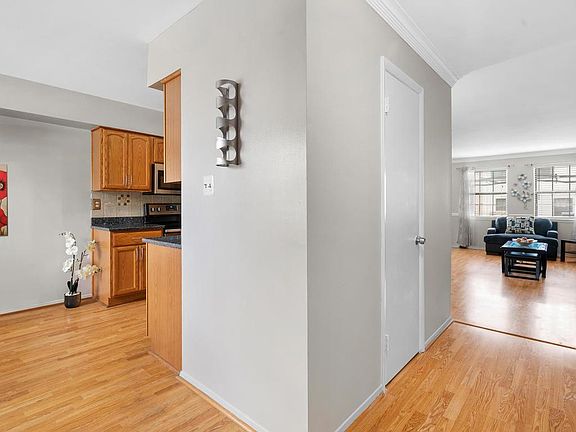 5th image of 11 Harmony Mill Ct