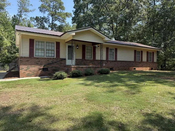 135 Woodland Dr, Gordon, GA 31031