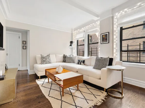 130 East 94th Street 5E image 2 of 10