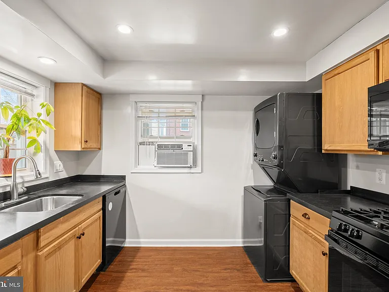 1700 Dewitt Ave #1 — Photo 8