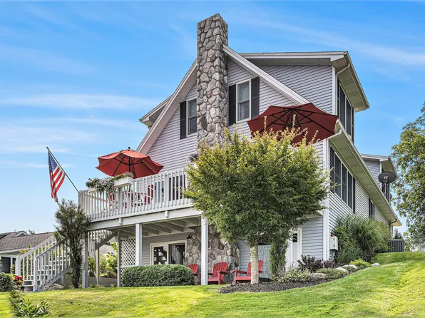 627 Harrington Rd, Delton, MI 49046