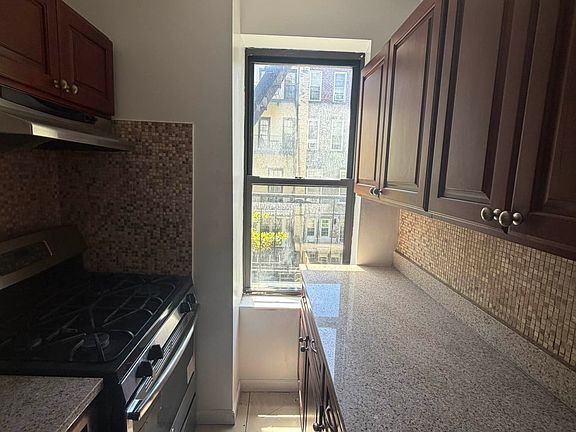 3rd image of 124 E 107th St APT 6