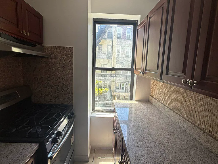124 E 107th St #6 — Photo 3