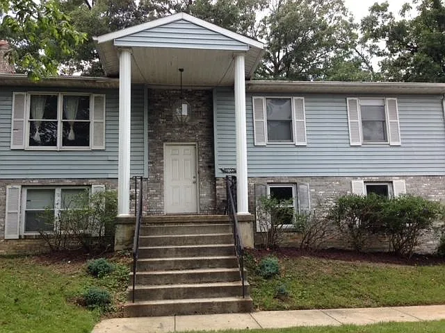 8 bed, 3660 sqft, $4,000 — Photo 2