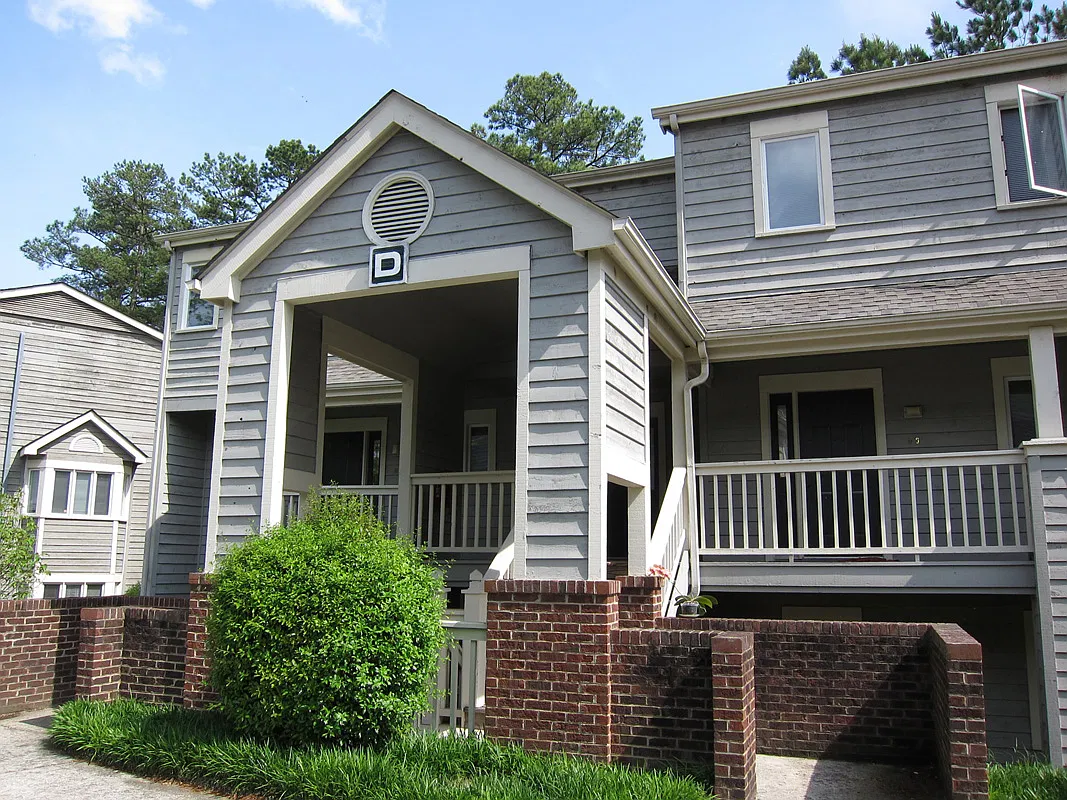 2 bed, 840 sqft, $1,795 — Photo 1