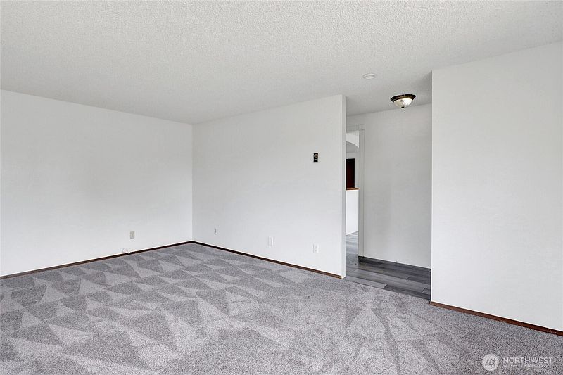 3rd image of 968 SW Kingma Court