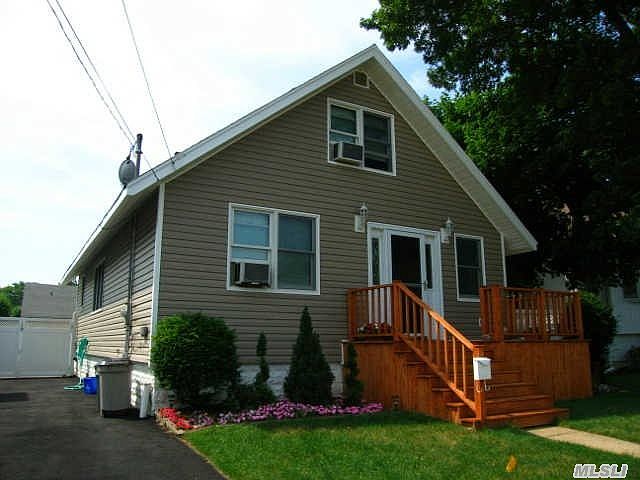 1st image of 840 Hastings St