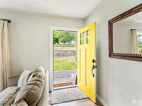5th image of 1826 Alma Drive