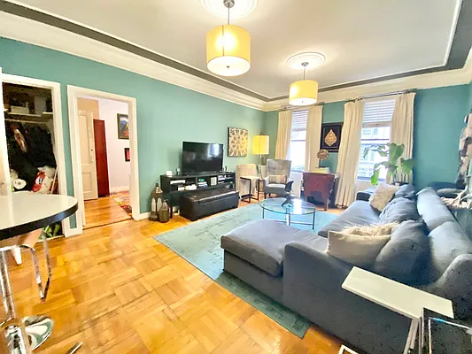 Rented by Bond New York | media 4