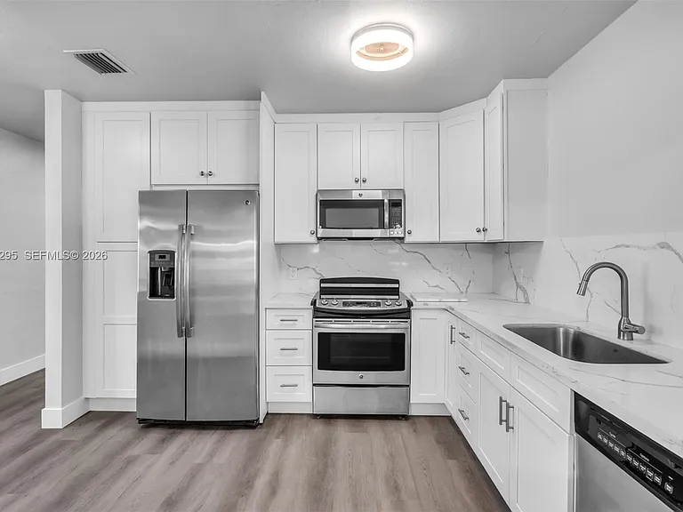 648 South Dr — Photo 15