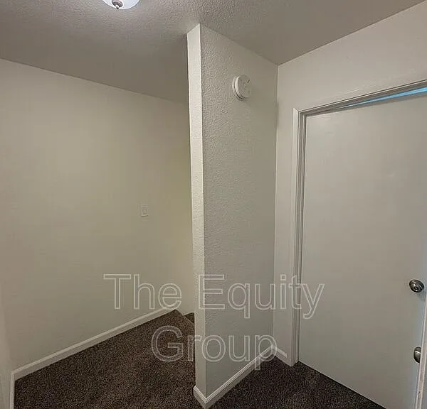 1469 Ben Franklin Ave — Photo 21