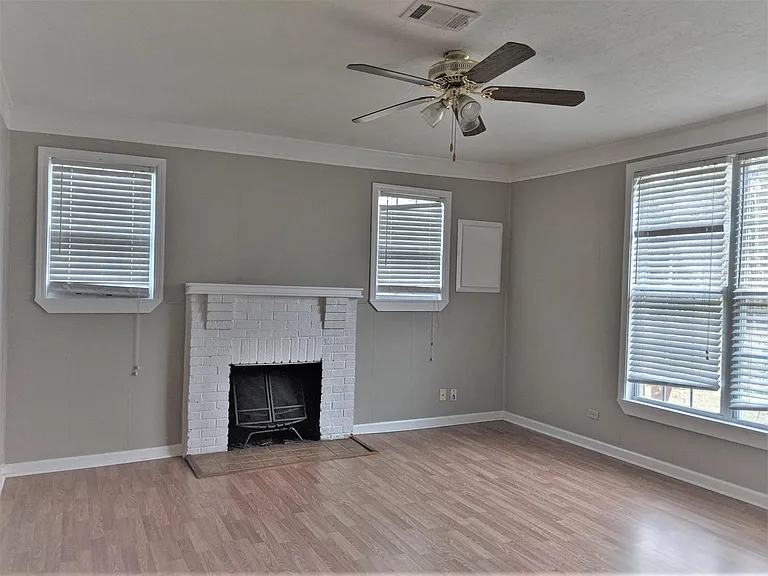 258 Corinth Rd — Photo 2
