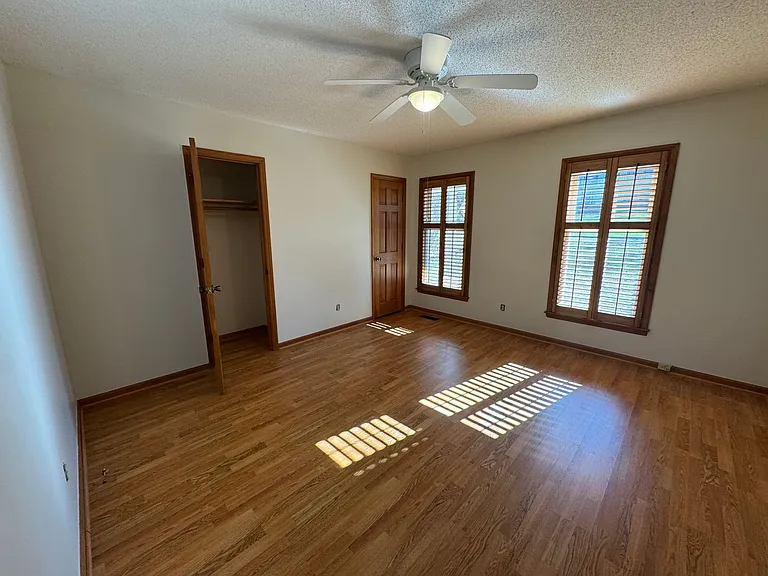 307 Fallingbrook Dr — Photo 22