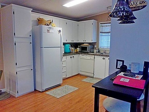 3rd image of 619 Orange Tree Dr