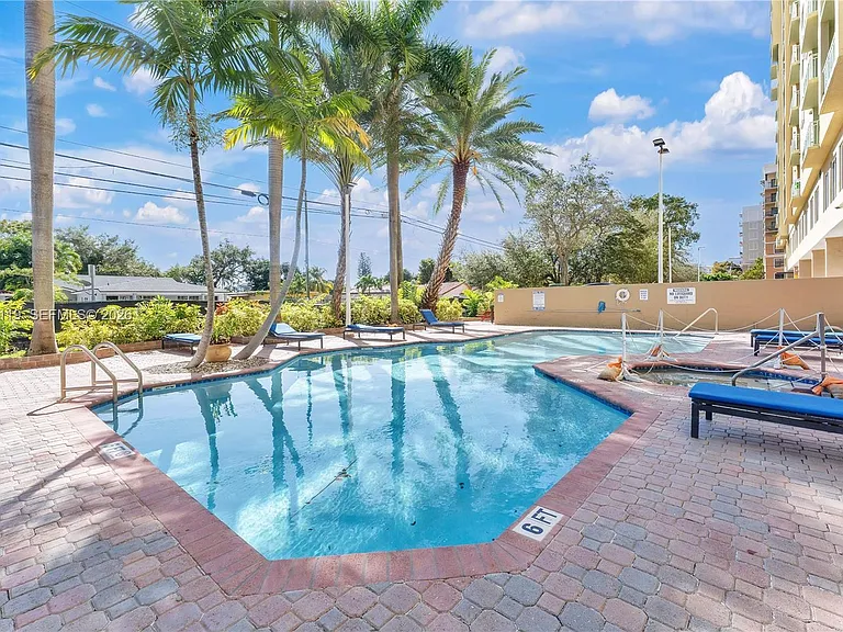 3500 Coral Way #Penthouse 10 — Photo 18