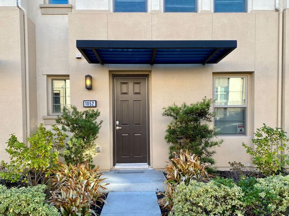 1052 Foxglove Pl