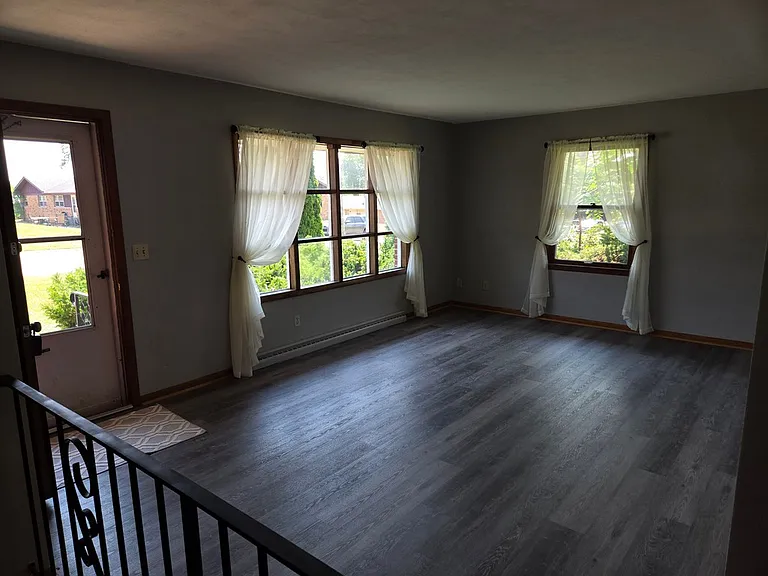 592 Donna Dr — Photo 9