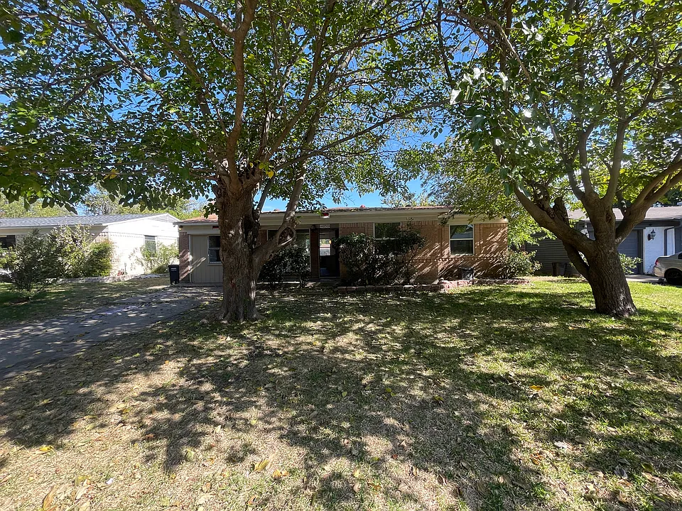 4838 Bedford Dr