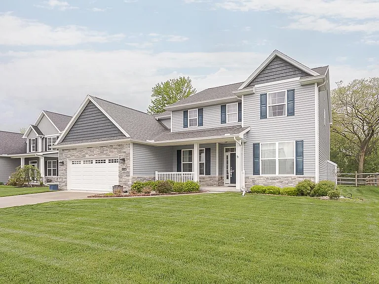 114 Valley Hall Dr — Photo 2