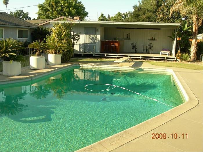 POOL & CABANA