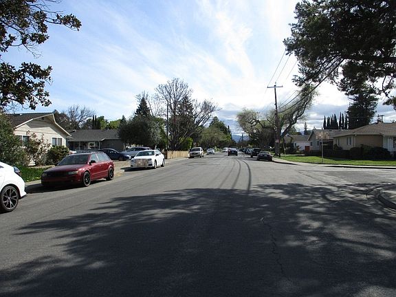 4th image of 532 Tyrella Ave APT 21