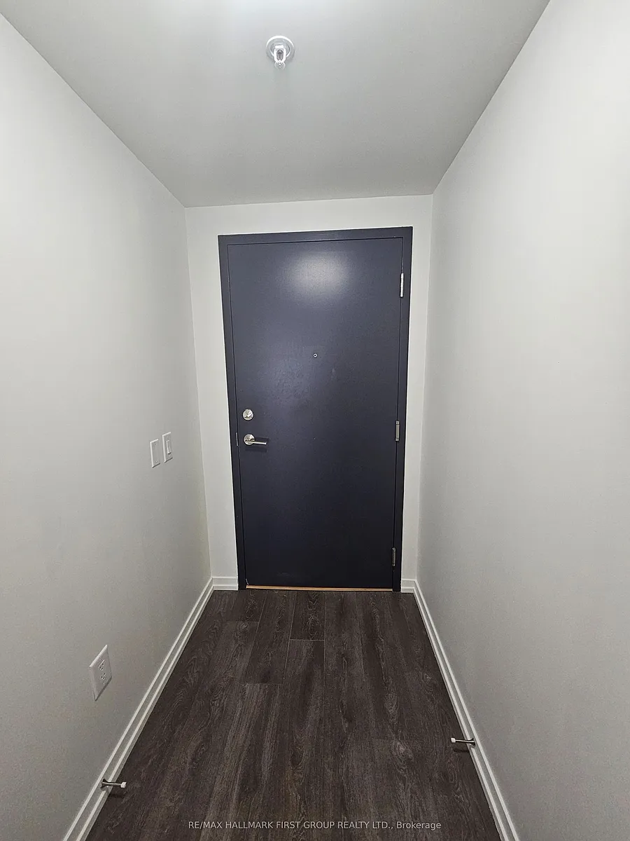Building Photo - 3237 Bayview Ave #705