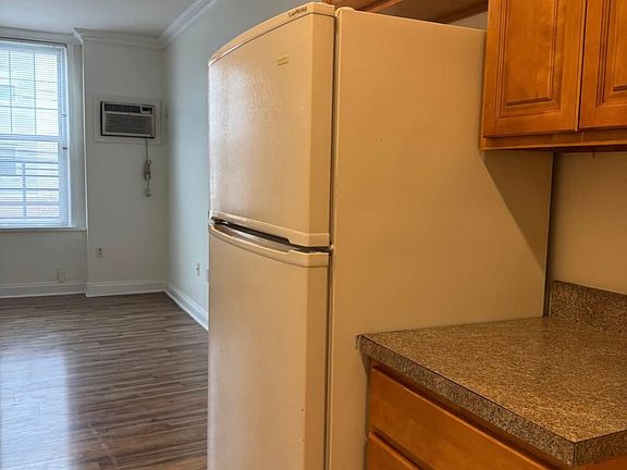 3rd image of 130 Wilson Ave #1