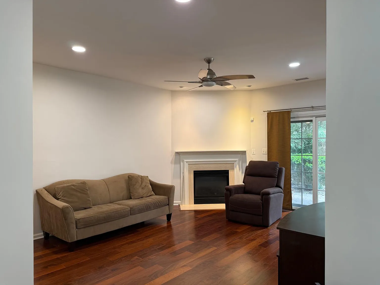 2 bed, $4,000 — Photo 2