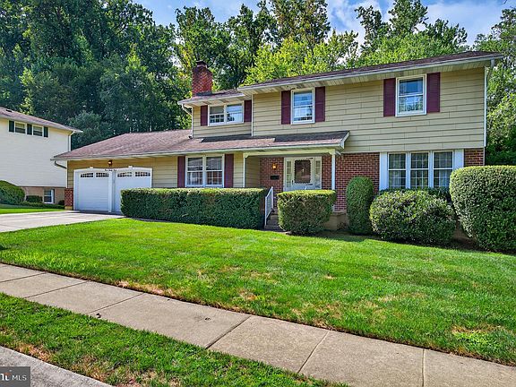 3rd image of 323 Stamford Dr