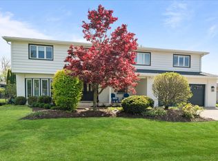 3365 Lake Knoll Dr, Northbrook, IL
