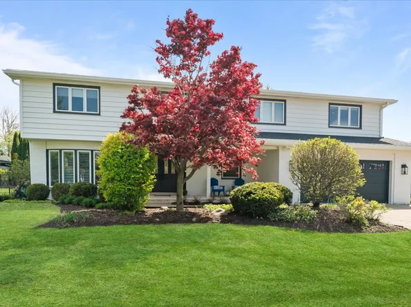 3365 Lake Knoll Dr, Northbrook, IL 60062