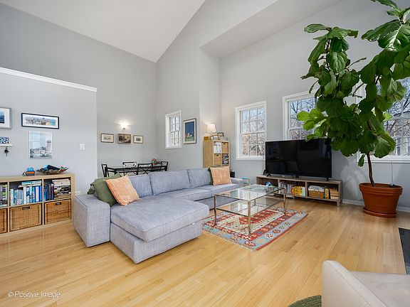4th image of 2336 W Palmer St #3