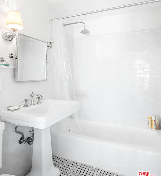 2200 Outpost Dr — Photo 10