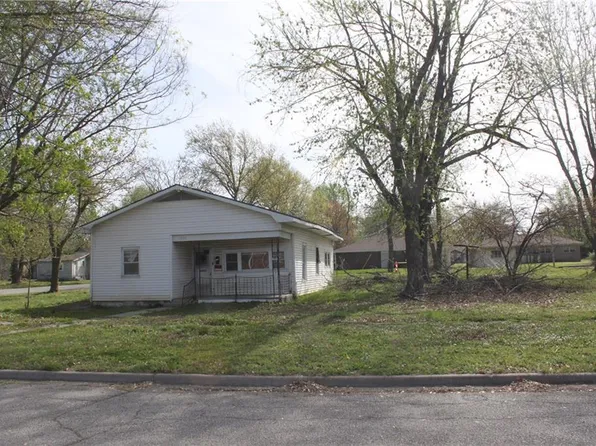 1406 Grant Ave, Baxter Springs, KS 66713