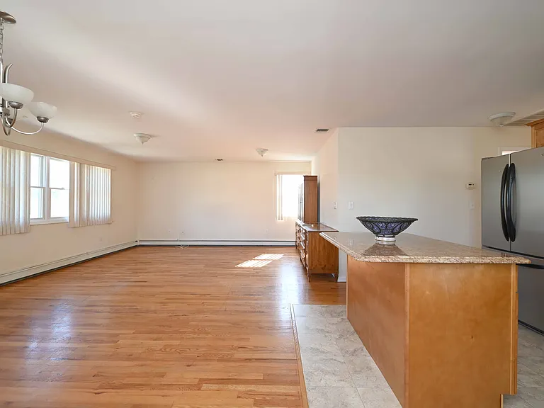180 Fairbanks Ave #2 — Photo 14