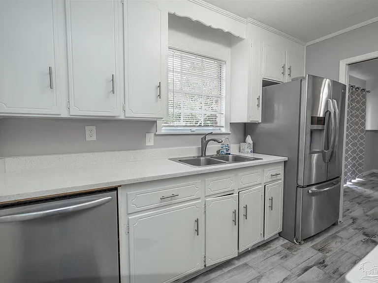 8100 Six Pence Dr — Photo 20