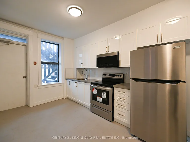1A Leonard Ave #2 — Photo 3