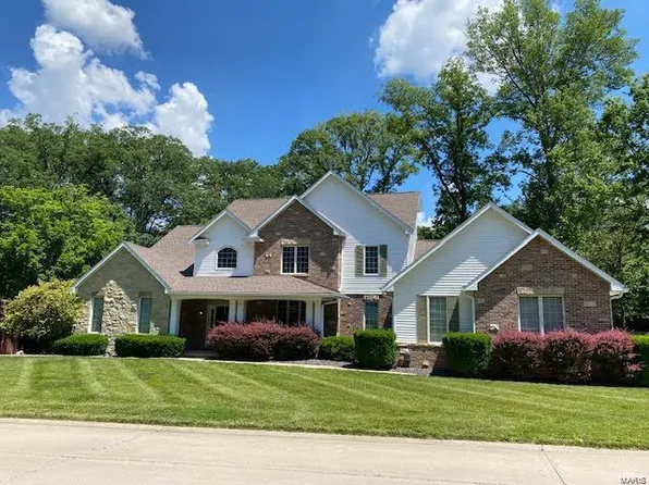1655 Golf Course Dr, Belleville, IL 62220