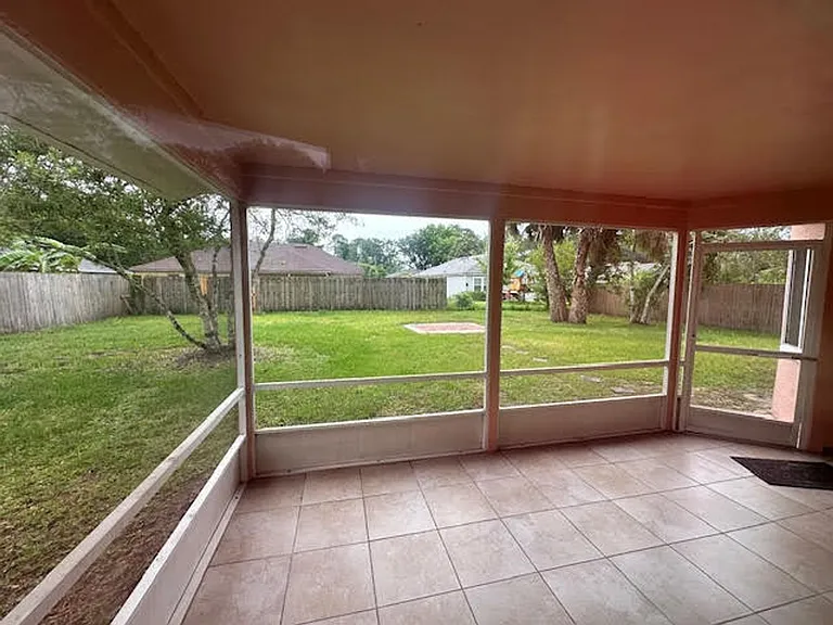 20 Palm Ln — Photo 32