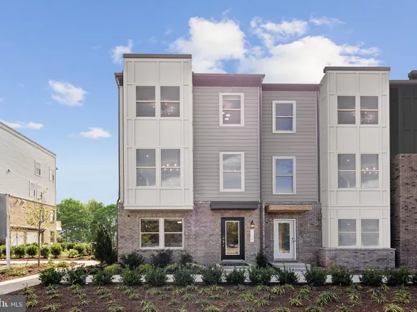 2116 Acadia Rd, Herndon, VA 20170