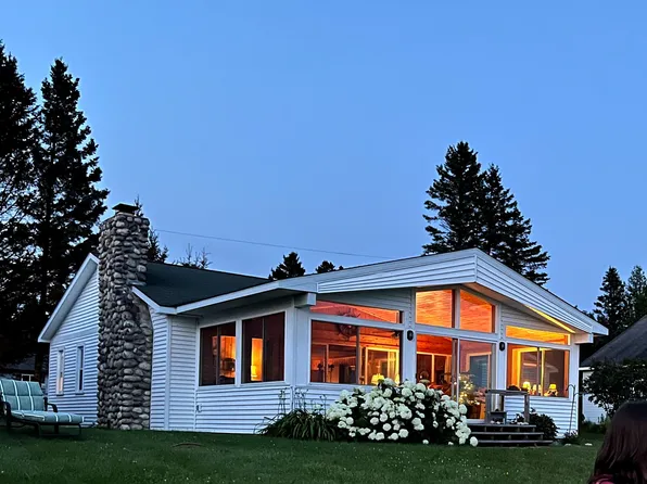 925 W Shaffmaster Ave, Cedarville, MI 49719