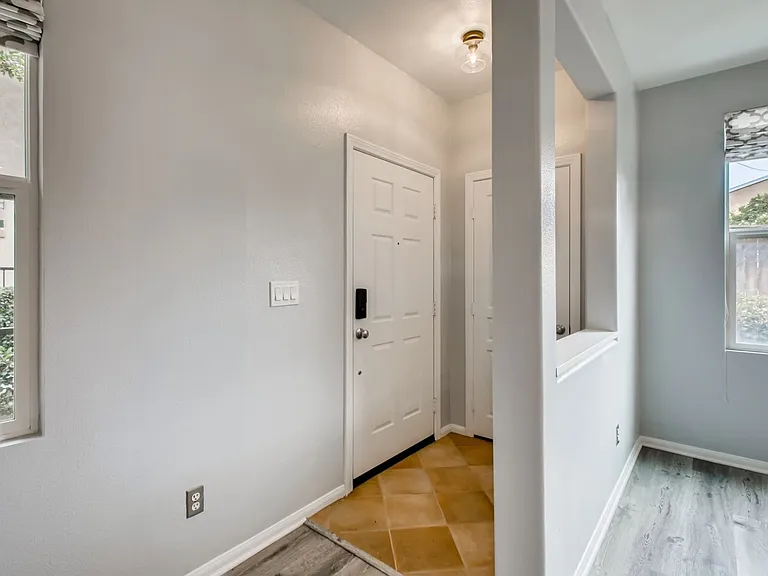 4300 Newton Ave #32 — Photo 5