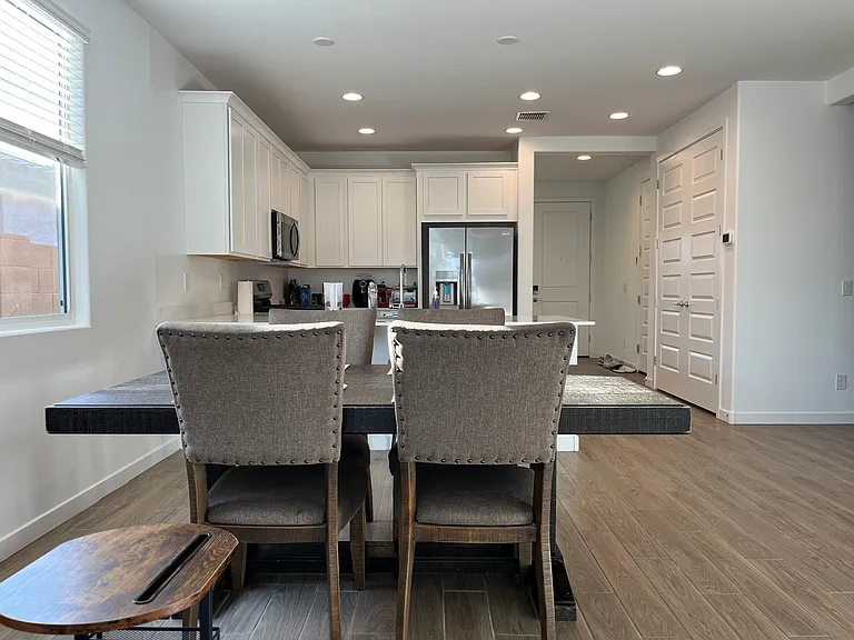 9733 W Flower St — Photo 5