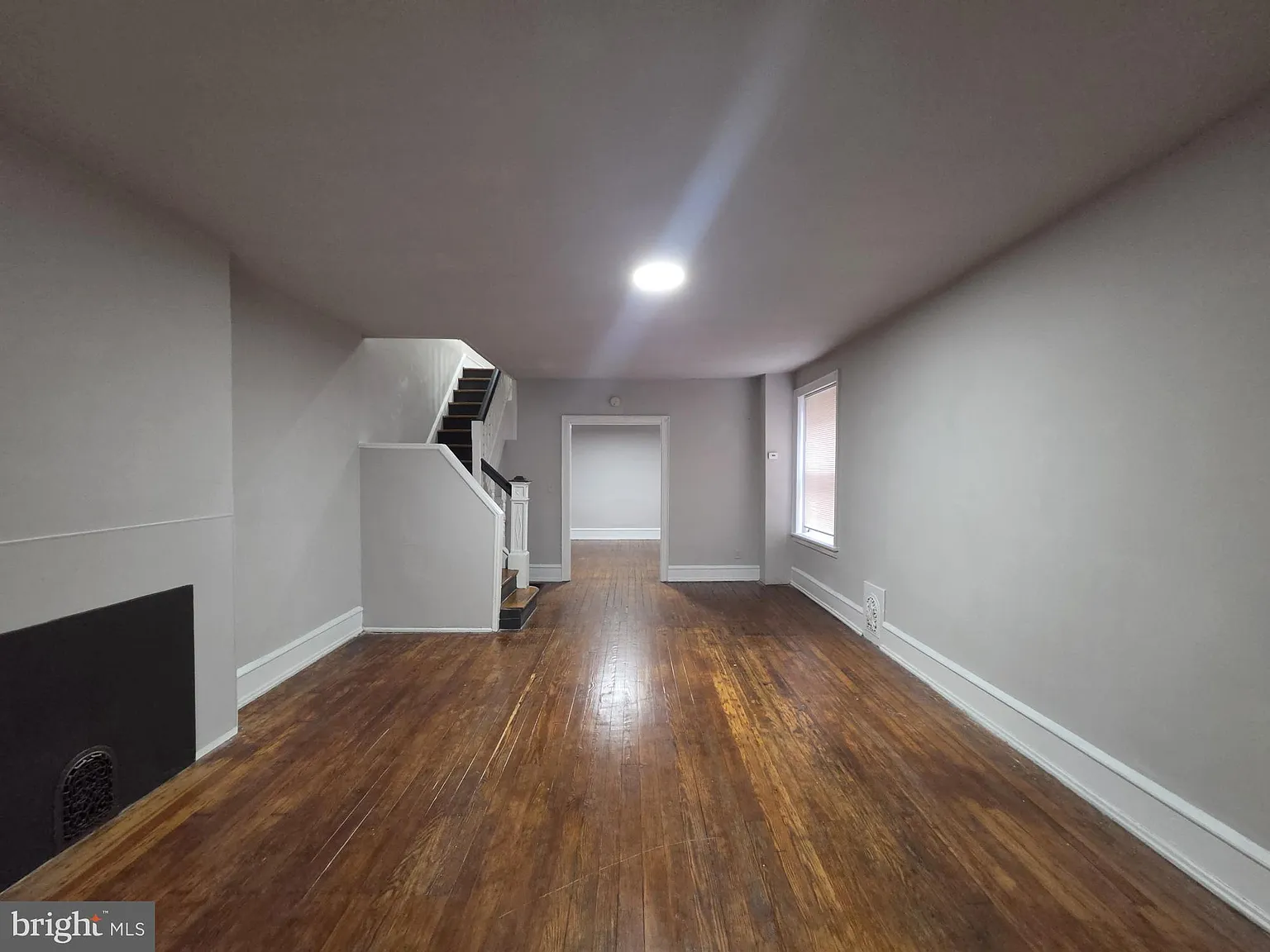 4 bed, 1.0 bath, 1650 sqft, $1,950 — Photo 2
