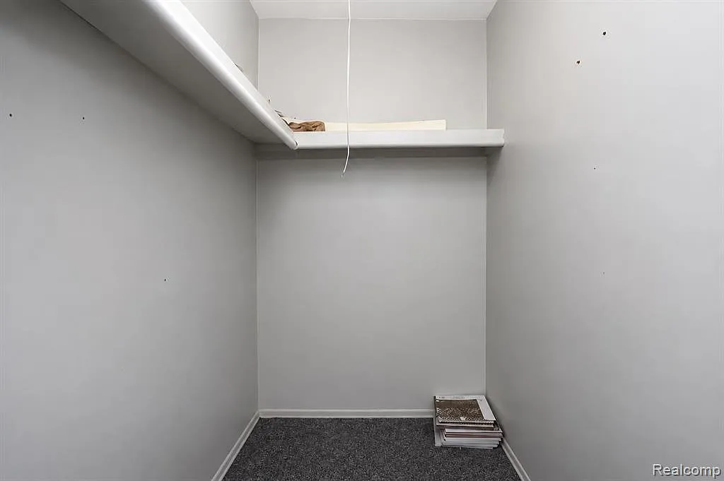 2 bed, 813 sqft, $1,350 — Photo 3