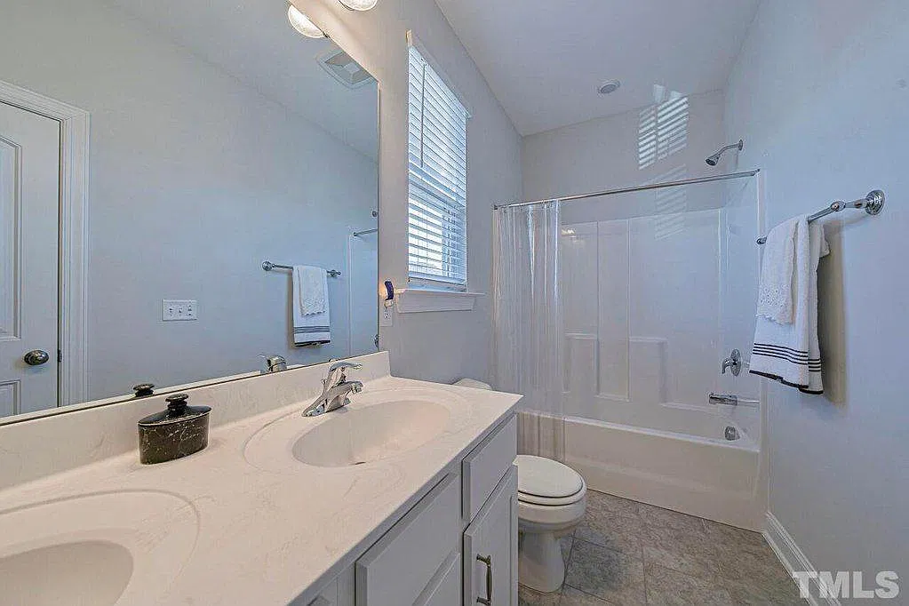 1305 White Beach Ln — Photo 1