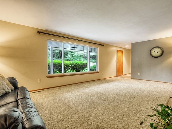 5th image of 10714 Interlaaken Dr SW