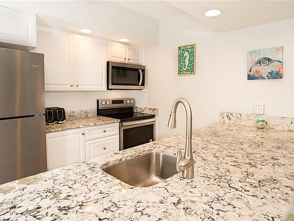 5th image of 631 Nerita St Unit A