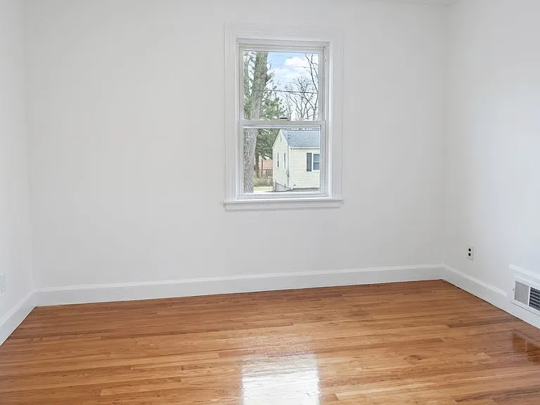 19 Edward Rd — Photo 6